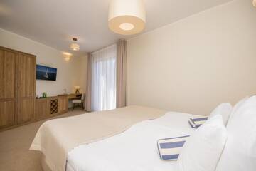 Фото номера Двухместный номер Делюкс с 1 кроватью Отель Hotel Szlak Bursztynowy г. Ярославец 5